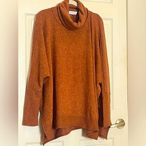 # Beautifully soft turtleneck tunic sweater with split sides (L)